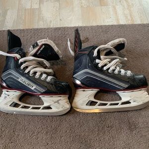 Boys hockey skates size 2 jr.  Bauer